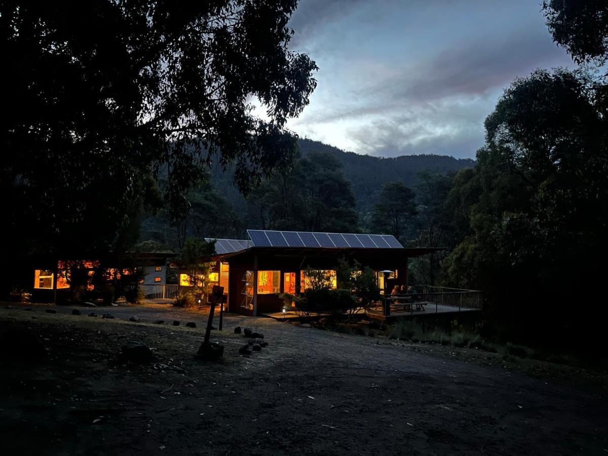 Готель Base Camp Tasmania Нью-Норфолк Екстер'єр фото